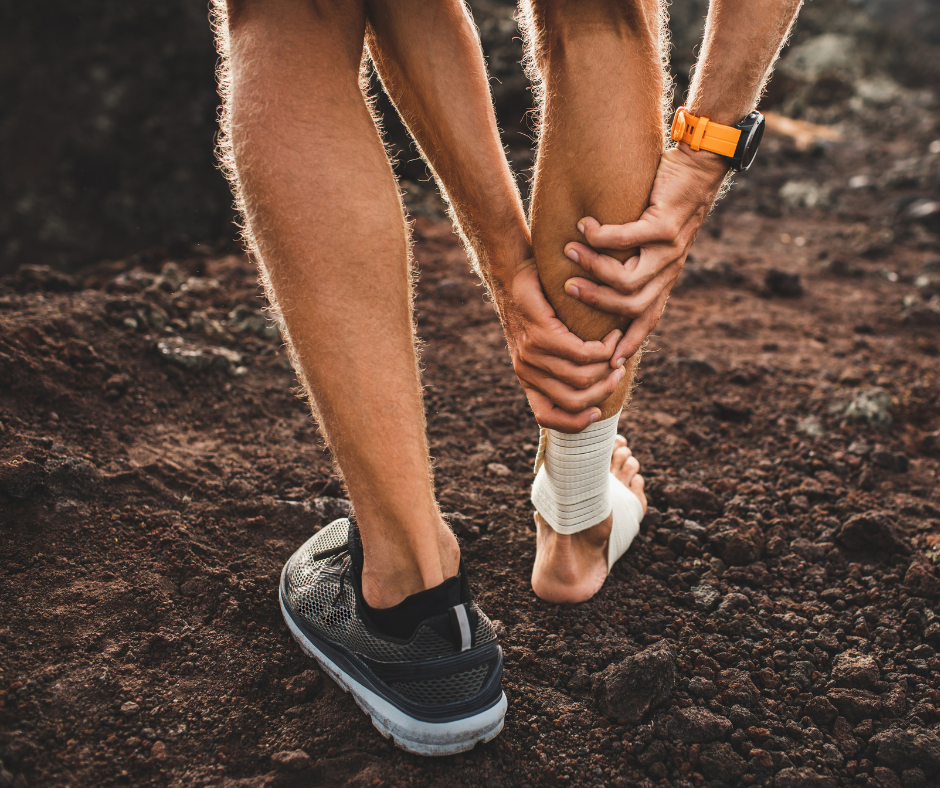 Man holding calf muscle